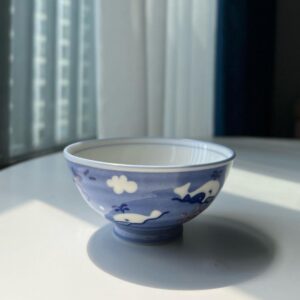 chen1.7 Chén Sứ Có Đế Họa Tiết Cá Voi và Bầu Trời Xanh (Phong cách Nhật Bản)