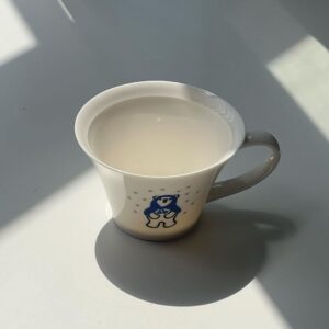 Ly Sứ Có Quai Dáng Loe Họa Tiết Gấu Xanh Đáng Yêu