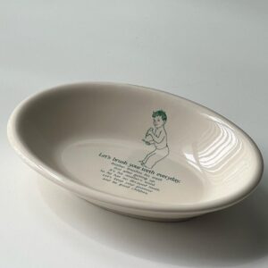 Dĩa Sứ Hình Bầu Dục (Oval) Họa Tiết Giáo Dục Phong Cách Vintage