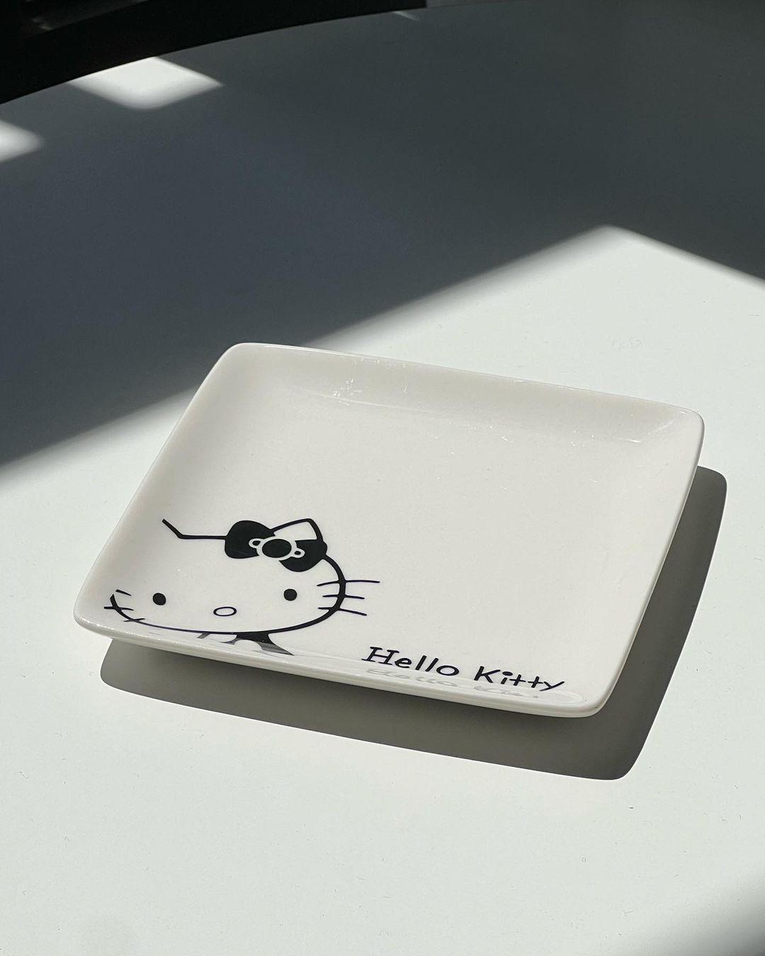 Dĩa Sứ Vuông Hello Kitty