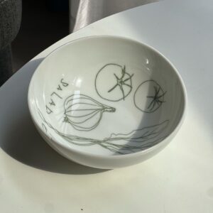 Tô sứ Salad họa tiết rau củ vẽ tay phong cách tối giản.