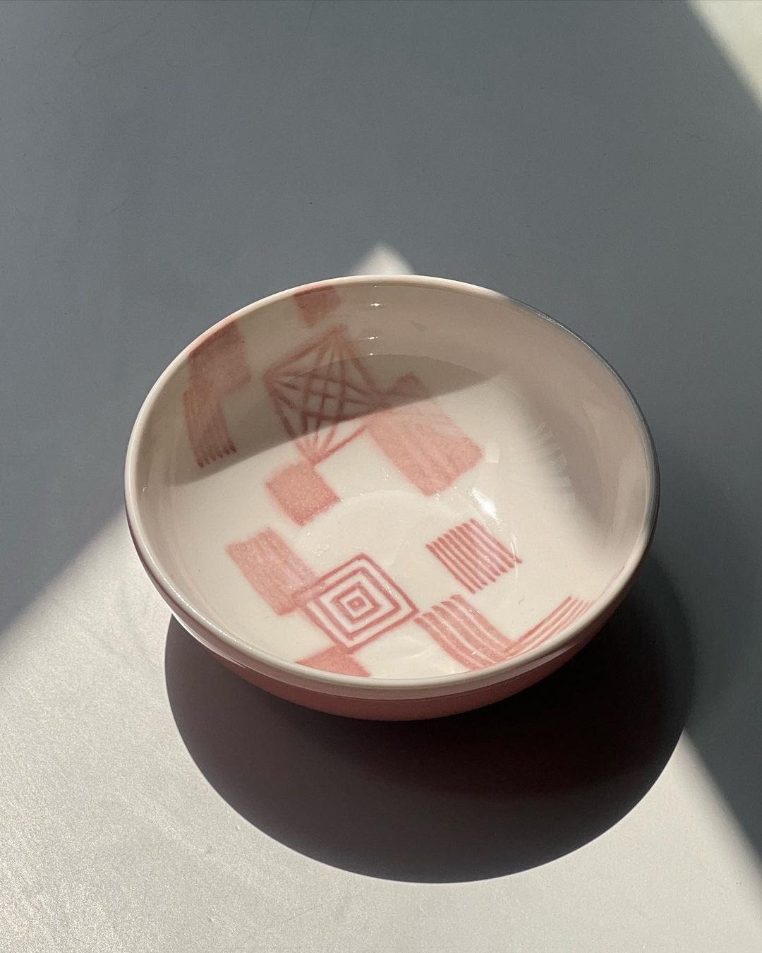 Tô Sứ/Gốm Họa Tiết Hình Học Hiện Đại Màu Hồng Đất